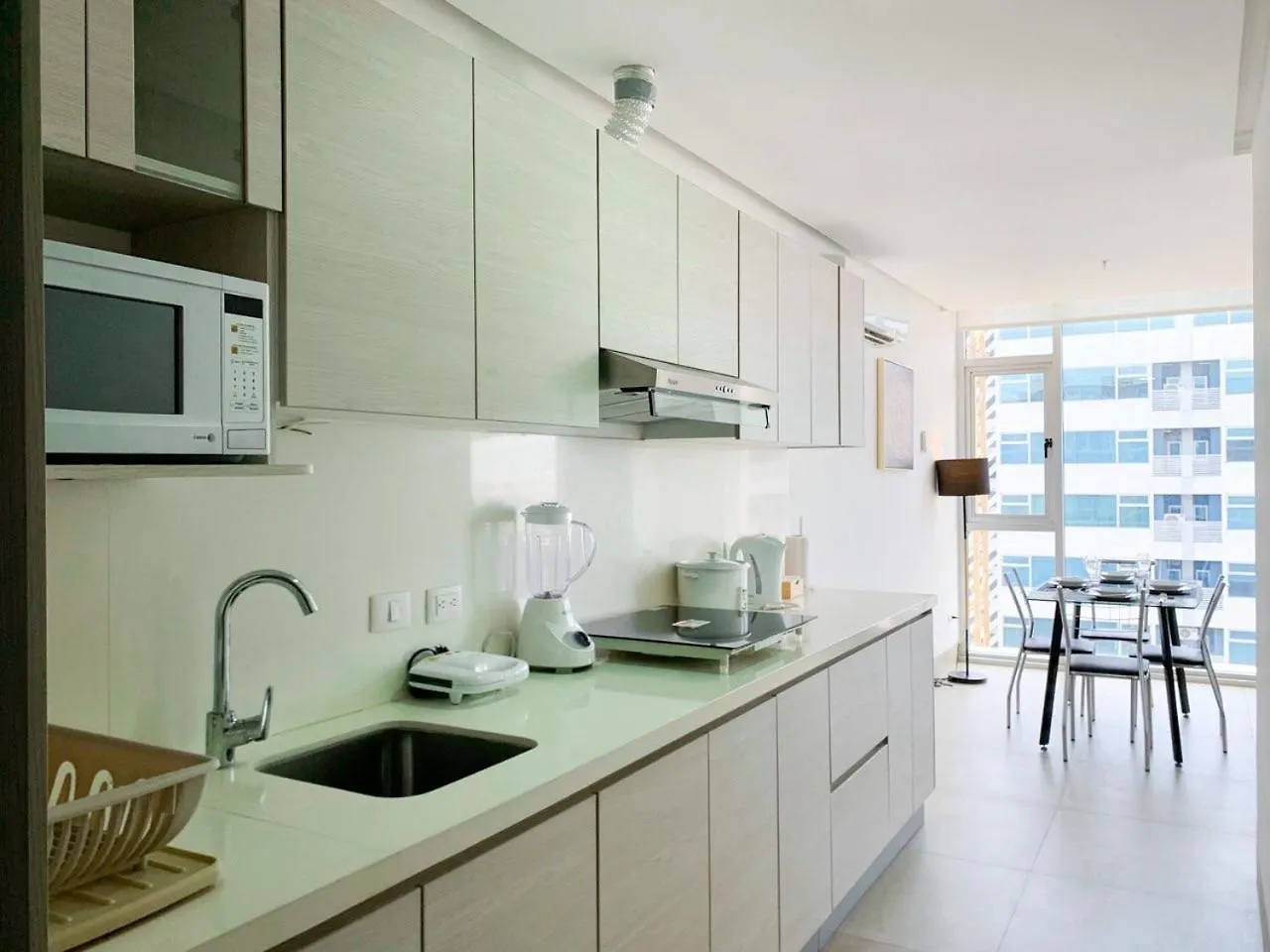 Airbnb Guayaquil, Mall Del Sol, Piso Alto 0*, Guayaquil Ecuador