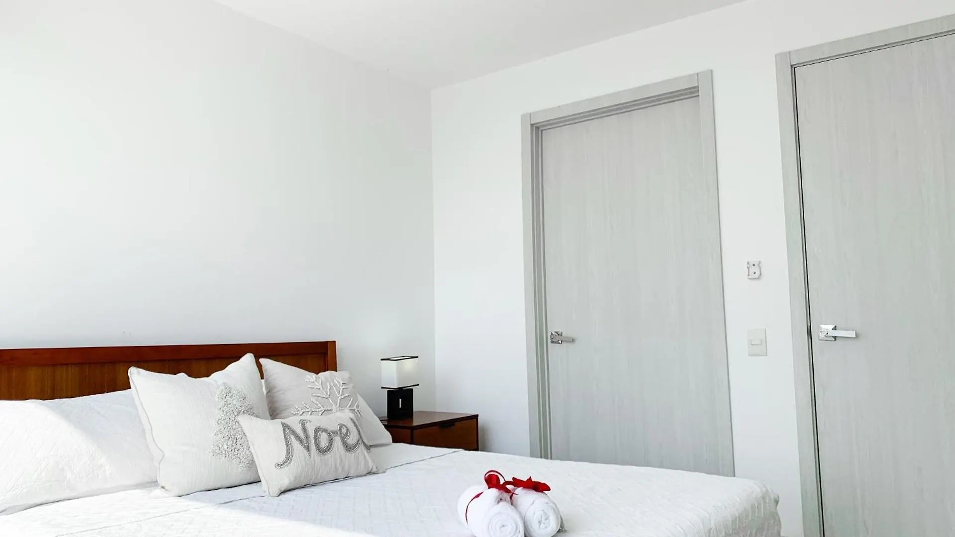 Airbnb Guayaquil, Mall Del Sol, Piso Alto 0*, Guayaquil
