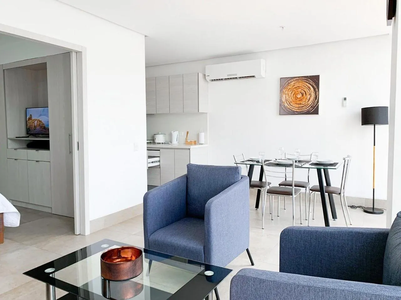 Airbnb Guayaquil, Mall Del Sol, Piso Alto 0*, גוויאקיל