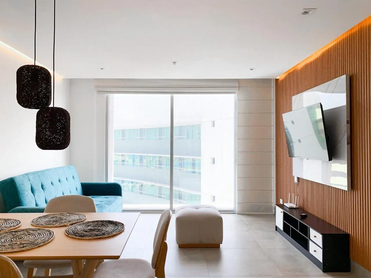 Airbnb Guayaquil, Mall Del Sol, Piso Alto 0*, גוויאקיל
